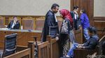 Berkerudung Merah, Eni Saragih Kembali Jalani Sidang Lanjutan