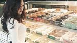 Gaya YouTuber Hits, Indrayani Rusady Saat Makan Dimsum dan Donat