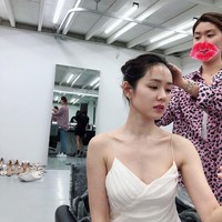 Di usianya yang bahkan hampir memasuki kepala empat, Son Ye Jin tetap tampil memukau dan awet muda dengan kulit wajah yang mulus dan sehat.  Foto: Instagram