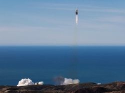 Melihat Satelit Mata-mata Misterius Amerika Melesat ke Angkasa