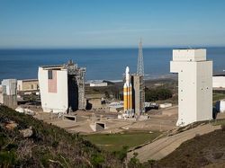 Melihat Satelit Mata-mata Misterius Amerika Melesat ke Angkasa