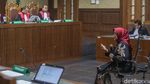 Berkerudung Merah, Eni Saragih Kembali Jalani Sidang Lanjutan