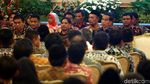 Nelayan Selfie Satu Jari dengan Jokowi