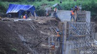 Proyek Floodway Sungai Cisangkuy di Kabupaten Bandung ini merupakan proyek ke lima dari enam proyek sepanjang Sungai Citarum yang ditangani BBWS Citarum. Kelima proyek tersebut, normalisasi Sungai Cikeruh Hilir, Sungai Cikijing, dan Sungai Cimande, Kecamatan Rancaekek.