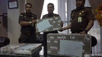 Kajari Serang Azhari mengatakan, terpidana Takwin merupakan direktur PT Tidar Sejahtera selaku pelaksana proyek shelter Labuan senilai 18,232 miliar tahun 2014 di Kementerian PUPR. Perkara ini telah diputus oleh PN Serang dan telah memperoleh kekuatan hukum tepat pada 28 Juni 2018.