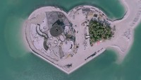 Pulau St Petersburg yang berbentuk hati sudah dibangun vila-vila (CNN Travel)