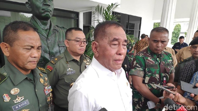 Menhan Duga Senjata Milik Soenarko dan Kivlan Zen Hasil Rampasan Perang Menhan Duga Senjata Milik Soenarko dan Kivlan Zen Hasil Rampasan Perang