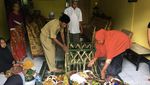 Foto: Ritual Memberi Makan Laut di Polewali Mandar