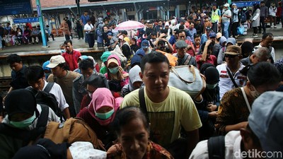 Suasana Stasiun Manggarai Jelang Penutupan Jalur 10