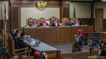 Berkerudung Merah, Eni Saragih Kembali Jalani Sidang Lanjutan