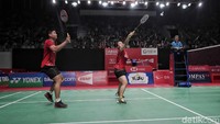 Di gim pertama, Praveen Jordan/Melati Daeva Oktavianti mengalahkan He Jiting/Du Yue dengan skor 21-19. Sementara di gim kedua mereka kalah dengan skor 21-23.
