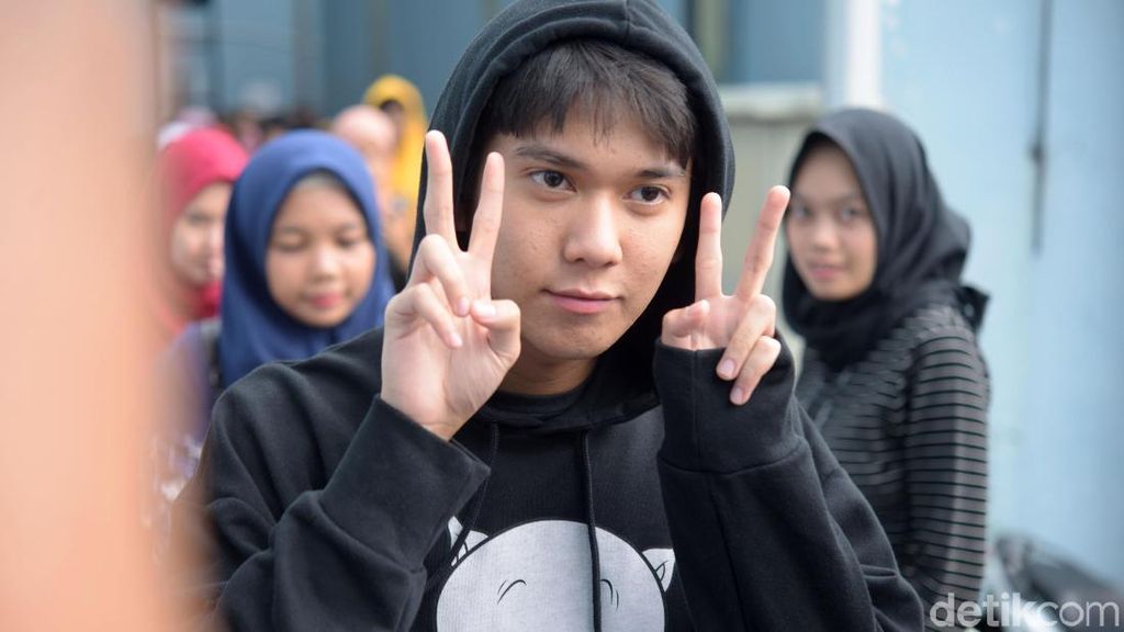 Iqbaal Ramadhan Enggan Disamakan dengan Nicholas Saputra