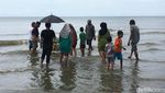 Foto: Ritual Memberi Makan Laut di Polewali Mandar