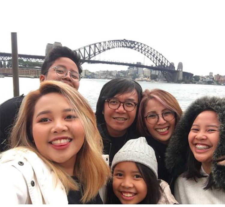 So Cute! Kompaknya Ari Lasso Bersama Istri dan Anak-anak