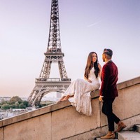 Menjadi influencer travel baru, pasangan ini bisa mengantongi US$ 26 ribu atau Rp 396 juta selama melakukan perjalanan, seperti dikutip dari People. Foto: Instagram @marrymeintravel