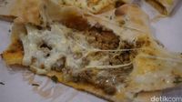 Mastercheese Pizza: Mencicip Pizza Lipat Isi Keju dan Blackpepper Wagyu Rice yang Gurih Enak