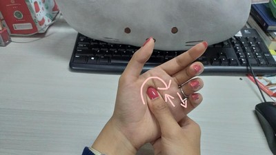Pijatan di Titik Ini Dapat Kurangi Rasa Stres saat di Kantor
