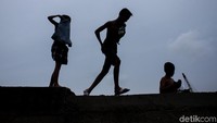 Sudahkah anak-anak Anda bermain dan melakukan aktivitas di luar rumah? Jangan hanya dibiasakan dan disajikan bermain dengan gadget saja yaah.