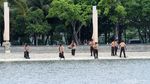 Yuk! Intip Aksi Bersih-bersih Pantai Ancol