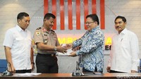 Anggota Ombudsman Adrianus Meliala dan Inspektur Wilayah III Inspektorat Pengawasan Umum (Itwasum) Polri Brigjen B Suharno menggelar jumpa pers di kantor Ombudsman, Jl HR Rasuna Said, Jakarta Selatan, Selasa (22/1/2019).