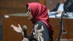 Berkerudung Merah, Eni Saragih Kembali Jalani Sidang Lanjutan