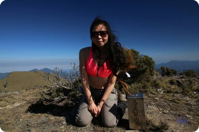 Sejak saat itu, penampilannya jadi sorotan hingga Gigi Wu konsisten tampil dengan bikini saat naik gunung. Dia pun selalu bergonta-gani bikini saat naik gunung, Aku sudah mendaki 100 gunung selama empat tahun dan aku punya 97 bikini, ungkapnya Foto: Facebook