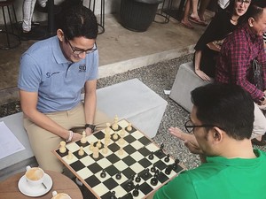 Romantika Ridwan Kamil-Sandiaga, Sempat Kurang Akur Kini Main Catur
