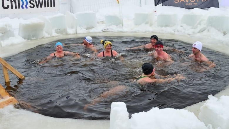 Komunitas berenang di air beku (CNN Travel) Komunitas berenang di air beku (CNN Travel)