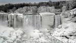Foto: Air Terjun Niagara Membeku, Bikin Takjub!