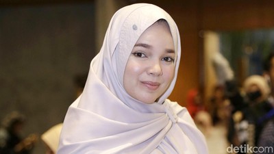 Terpesona dengan Kecantikan Dewi Sandra