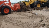 Kawasan pantai Kuta dan sekitarnya pun ditutup sementara untuk aktivitas selancar. (Dita-detikcom)