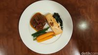 visual/2019/01/23/1ce74e3a-04d1-4285-b9b5-0a0bf31a94e3.jpeg?a=1 Menu lezat di lounge Emirates (Fitraya/detikTravel)