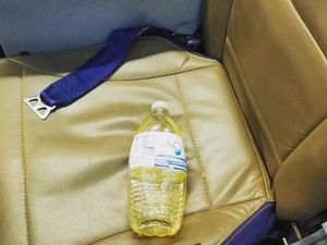 Jijik! Traveler Ini Tinggalkan Botol Air Kencing di Pesawat