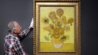 Lukisan Sunflowers menjadi mahakarya Vincent van Gogh yang paling dicari di dunia. Pada 2019, lukisan itu direstorasi dan diperbaiki.  Foto: Getty Images