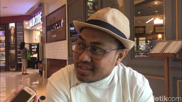 Herman Si Tukang Cukur Buka-bukaan Alasan Diajak Jokowi ke Garut