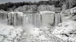 Panorama Menakjubkan Hamparan Es di Air Terjun Niagara