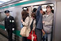 Tokyo Tawarkan Makanan Gratis Bagi Penumpang Kereta yang Naik Lebih Awal