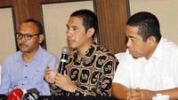 (Kiri-kanan) Wakil Ketua DPD Gerindra DKI Jakarta Ahmad Sulhy, Wakil Ketua DPD Partai Gerindra DKI Jakarta Syarif, Ketum DPW PKS DKI Jakarta Syakir Purnomo, dan Waketum DPW PKS DKI Jakarta Khoirudin saat konfrensi pers Rapat Koordinasi PKS dan Partai Gerindra DKI Jakarta dalam membahas Fit dan Proper Test Cawagub DKI Jakarta, di Jakarta, Rabu (23/1/19). Pool/PKS.
