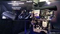 Sekedar informasi, Wuling Almaz dibekali mesin 1.451 cc 4-silinder segaris DOHC dengan penambahan turbocharged. Di atas kertas, dengan dibantu CVT delapan kecepatan mobil mampu menghasilkan 140 tk pada 5.300 rpm dan torsi maksimum 250 Nm di 1.600-3.600 rpm. Ya, torsi mobil ini paling besar di kelasnya. Foto: Ruly Kurniawan
