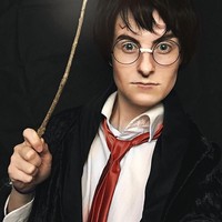 Banyak netizen yang menyebut keahlian Rhylee sangat luar biasa. Para followers Rhylee pun selalu antusias menanti wajah siapa lagi yang akan Rhylee gambar di wajahnya. Foto: instagram/rermakeup