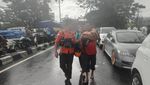 Maros Sulsel Lumpuh, Pasien dengan Infus Tembus Banjir