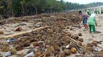 Melihat Sampah Menggunung di Pantai Kuta