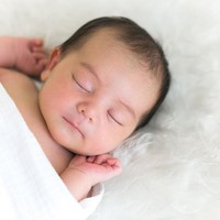 Cyanide, Inggris. Seperti Amerika Serikat, Inggris tidak memiliki terlalu banyak undang-undang tentang nama bayi. Tetapi, ketika seorang ibu di Inggris mencoba untuk menamai putrinya dengan Cyanide, pengadilan memutuskan untuk melarang pemilihan nama dalam bentuk yang paling ekstrem. Cyanide merupakan nama racun mematikan, atau di Indonesia dikenal dengan sianida. Foto: iStock