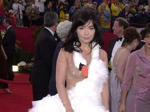 Gaun-gaun Terburuk di Karpet Merah Oscars Sepanjang Masa