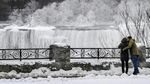 Foto: Air Terjun Niagara Membeku, Bikin Takjub!