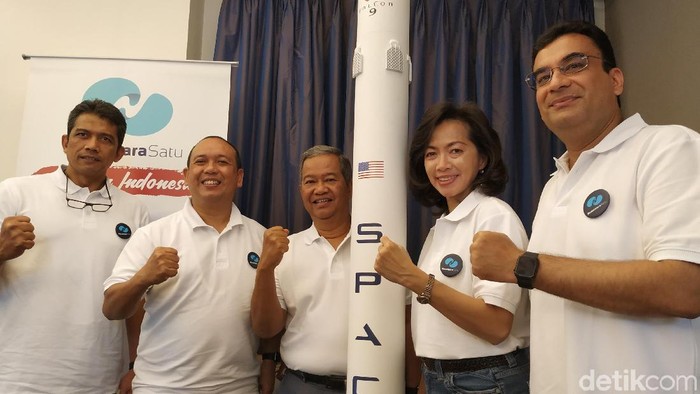 Satelit Nusantara Satu kepunyaan Pasifik Satelit Nusantara (PSN) mengangkasa bulan depan. (Foto: Agus Tri Haryanto/detikINET) Satelit Nusantara Satu kepunyaan Pasifik Satelit Nusantara (PSN) mengangkasa bulan depan. (Foto: Agus Tri Haryanto/detikINET)