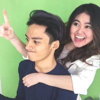 Namun, pada Desember, mereka sepakat untuk benar-benar berpisah. Rakry yang menjalani hubungan LDR karena harus berkuliah di Malang ini ternyata berselingkuh dengan wanita lain. Foto: Instagram @rakryanmahatmaa