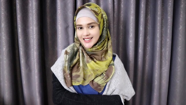 Awal tahun 2019, bertambah lagi deretan artis yang mantap berhijab. Ia adalah Cut Meyriska, bintang FTV yang populer di layar kaca. Ia memantapkan diri untuk berhijab setelah pulang umrah beberapa waktu lalu. Foto: Instagram/CutRatuMeyriska