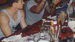 Tampannya Cucu Muhammad Ali, Biaggio Ali Saat Makan Bersama Teman