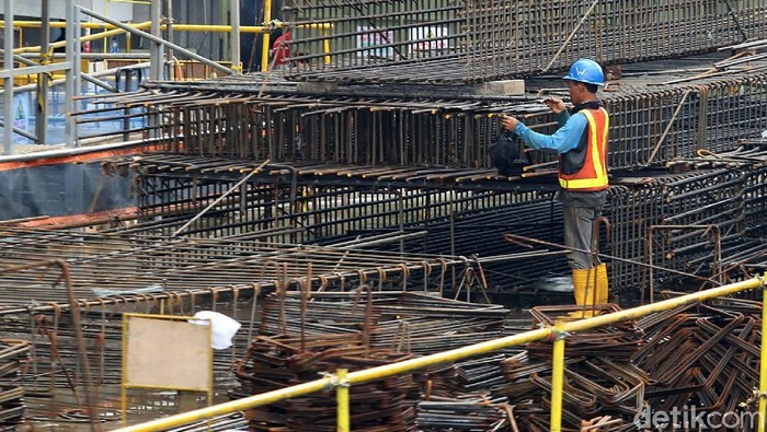 Sejak 20 Januari 2019, pemerintah akan mengendalikan pemakaian impor baja. Selama ini industri baja dalam negeri keluhkan gempuran baja dari luar negeri.